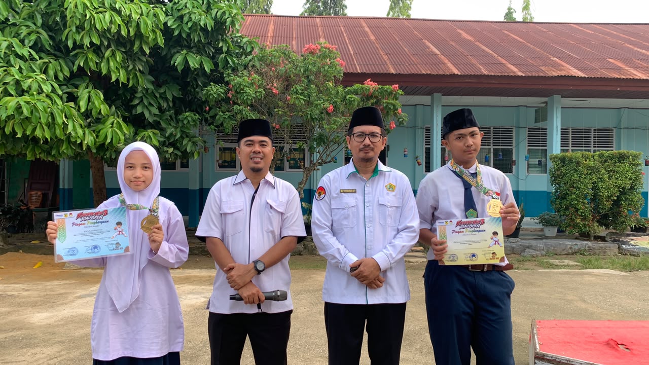 Tampil Memukau, Tiga Peserta Didik MTsN 1 Inhu Sabet Emas dan Perak di Kejuaraan Kid 3 Riau Open